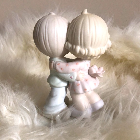 PRECIOUS MOMENTS Hug One Another - Picture 2 of 5